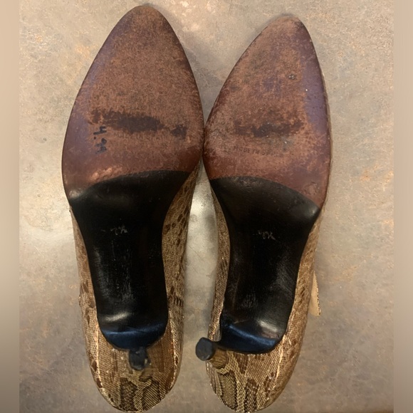 STUART WEITZMAN GOLD METALLIC HIGH HEEL SHOES - Picture 13 of 14